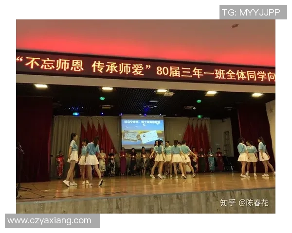 足球明星重温青春岁月与恩师深情对话感人视频分享