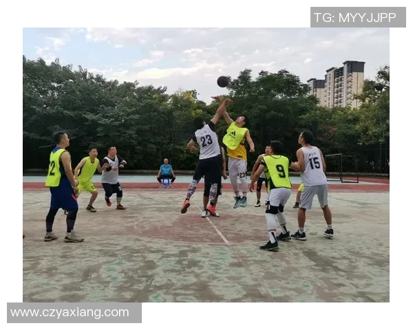 深圳篮球队的灵活性揭秘:如何在赛场上展现无与伦比的战术变换与团队协作 深圳篮球队的灵活性揭秘:如何在赛场上展现无与伦比的战术变换与团队协作